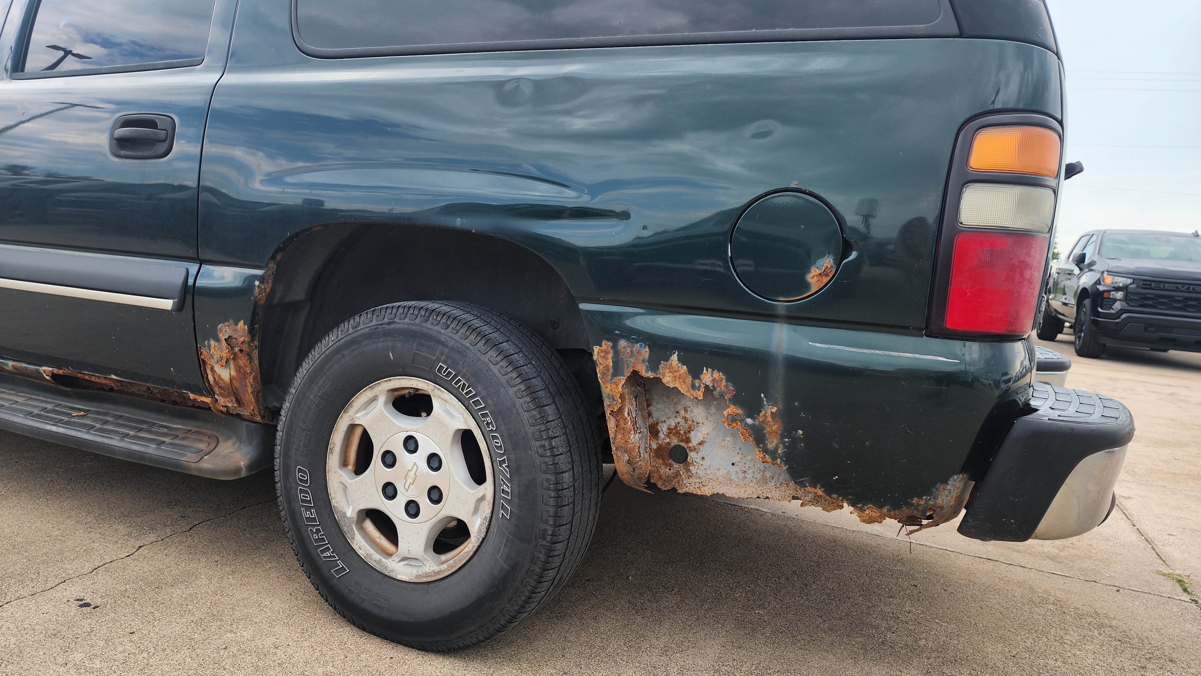 Used 2004 Chevrolet Suburban LS AWD/4WD image 8