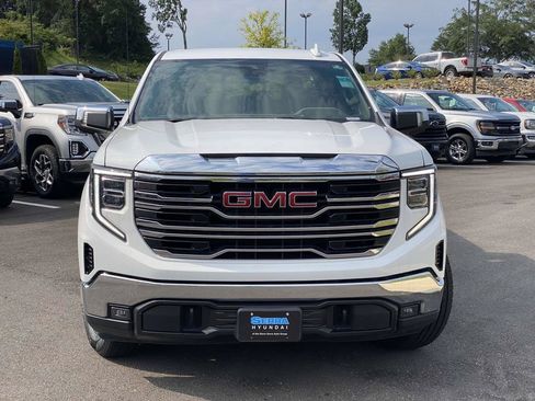 Used 2024 GMC Sierra 1500 SLT w/ SLT Convenience Package AWD/4WD image 8