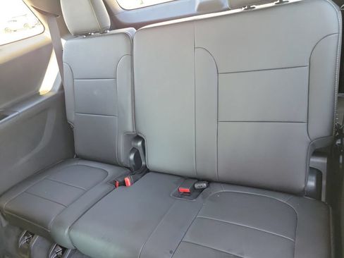 Used 2023 Chevrolet Traverse LT w/ LPO, Floor Liner Package FWD image 12