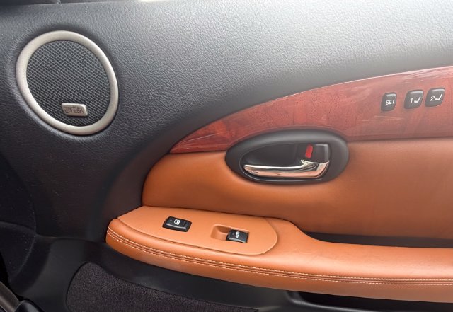 Used 2002 Lexus SC 430 Convertible RWD image 38