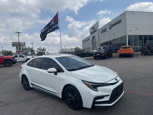 Used 2024 Toyota Corolla SE image 1