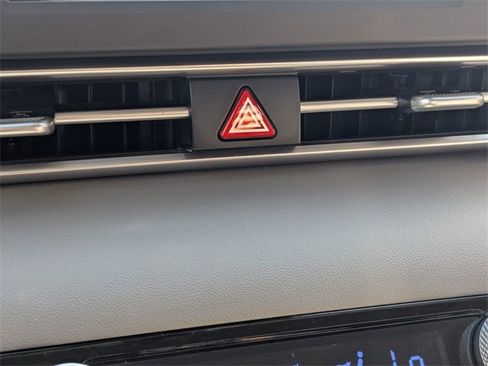 Used 2025 Hyundai Elantra Sport image 23