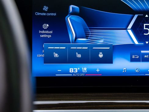 Used 2024 BMW X7 M60i w/ Executive Package image 27