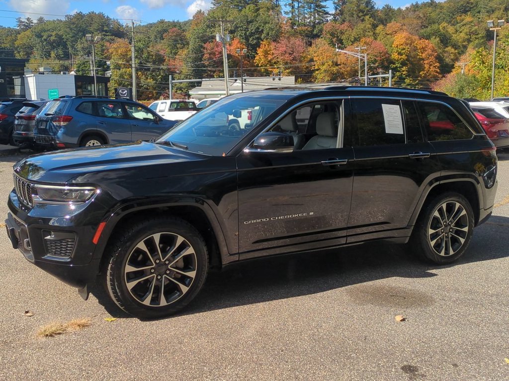 Used 2022 Jeep Grand Cherokee Overland w/ Luxury Tech Group IV AWD/4WD image 2