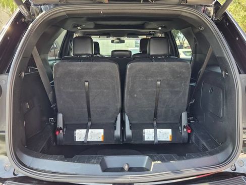 Used 2018 Ford Explorer XLT w/ Equipment Group 202A AWD/4WD image 12