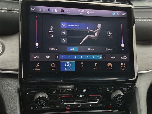 Used 2023 Jeep Grand Cherokee Limited w/ Black Appearance Package image 26