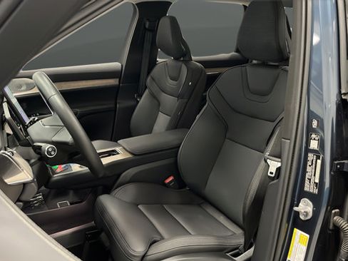Used 2025 Volvo EX90 Ultra AWD/4WD image 9