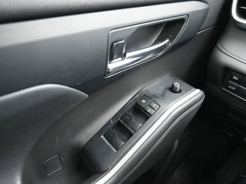 Used 2022 Toyota Highlander XLE image 24