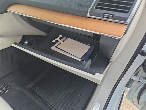 Used 2021 Volvo XC90 T6 Momentum image 77