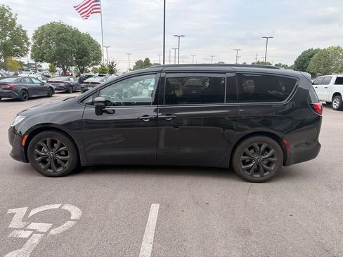 Used 2020 Chrysler Pacifica Limited FWD image 11