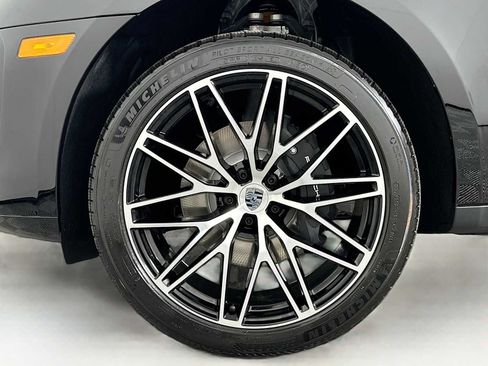New 2025 Porsche Macan image 32