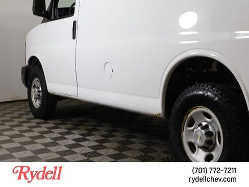 Used 2010 Chevrolet Express 3500 image 8