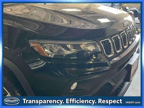 Used 2023 Jeep Compass Latitude AWD/4WD image 10
