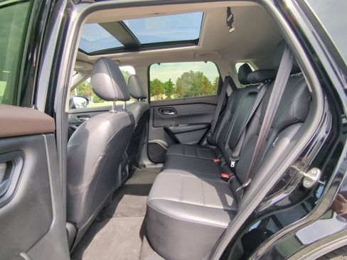 Used 2023 Nissan Rogue SV w/ SV Premium B Package AWD/4WD image 11