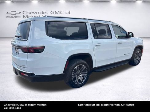 Used 2024 Jeep Wagoneer L Series II w/ Flexible Seating Group AWD/4WD image 5