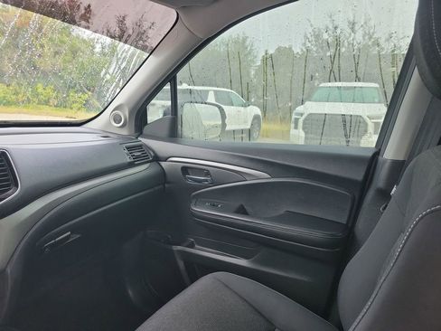 Used 2023 Honda Ridgeline Sport image 11