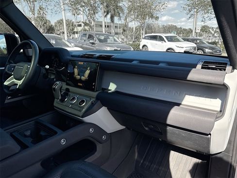 Used 2023 Land Rover Defender 130 SE image 33