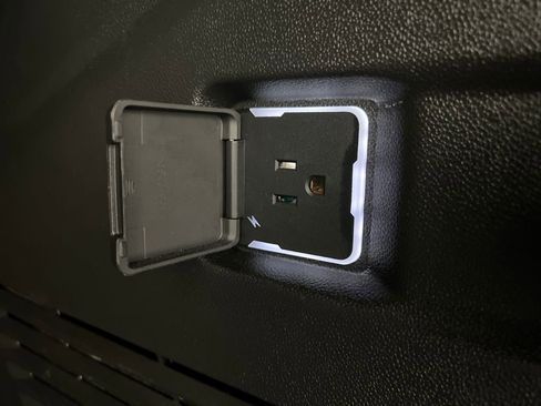 Used 2025 Chevrolet Tahoe LT image 38