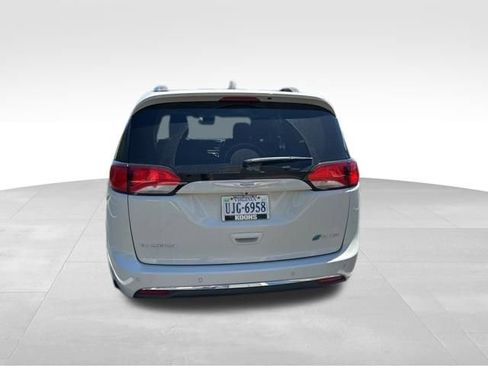Used 2020 Chrysler Pacifica Limited w/ Advanced Safetytec Group FWD image 4