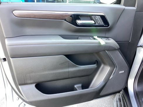 New 2026 Chevrolet Suburban Premier AWD/4WD image 24