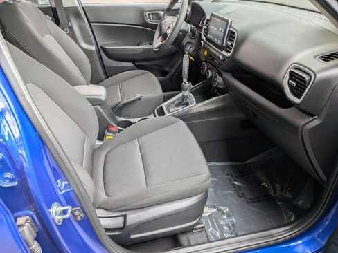 Used 2025 Hyundai Venue SE image 30