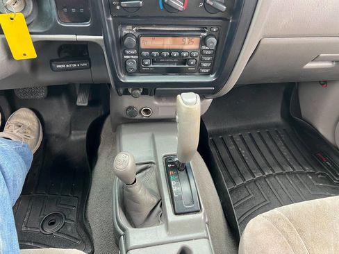 Used 2004 Toyota Tacoma V6 2dr Xtracab 4WD SB image 12