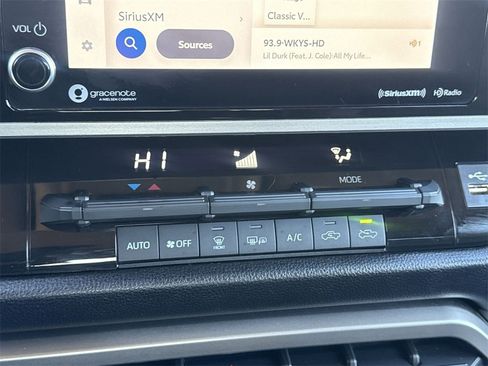 Used 2022 Toyota Tundra SR5 w/ SR5 Convenience Package image 17