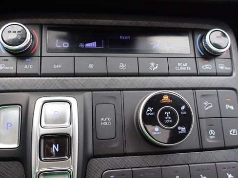 Used 2024 Hyundai Palisade Limited AWD/4WD image 23