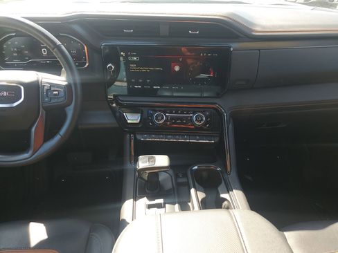Used 2024 GMC Sierra 1500 AT4 w/ Technology Package AWD/4WD image 10