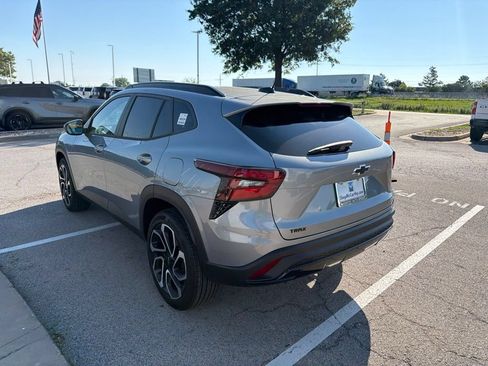 New 2026 Chevrolet Trax RS w/ Sunroof Package FWD image 5