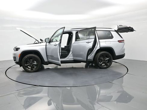 New 2025 Jeep Grand Cherokee L Altitude image 37