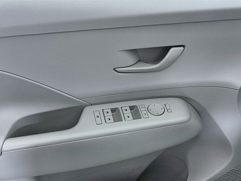 Used 2025 Hyundai Kona SEL FWD image 15