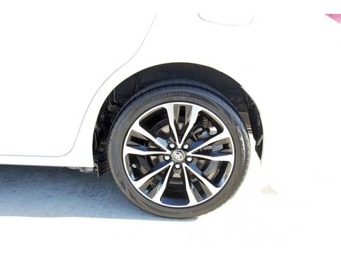 Used 2019 Toyota Corolla L image 30