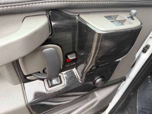 Used 2017 Chevrolet Express 2500 image 31