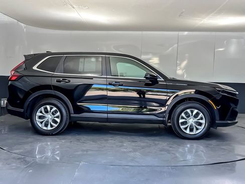 Used 2025 Honda CR-V LX image 2