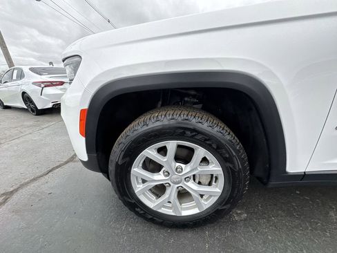 Used 2023 Jeep Grand Cherokee Limited AWD/4WD image 10