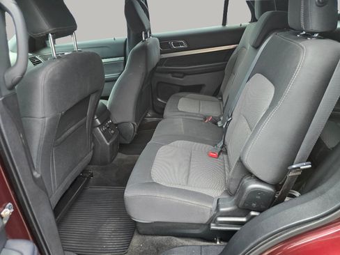 Used 2018 Ford Explorer XLT w/ Equipment Group 201A AWD/4WD image 22