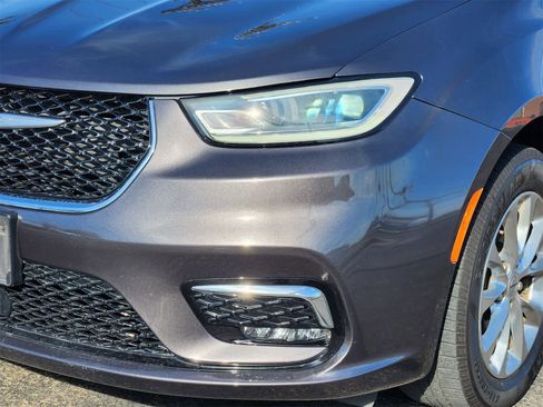 Used 2021 Chrysler Pacifica Touring-L image 7