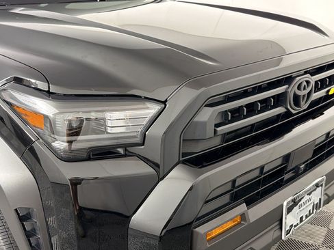 Used 2025 Toyota 4Runner SR5 AWD/4WD image 12