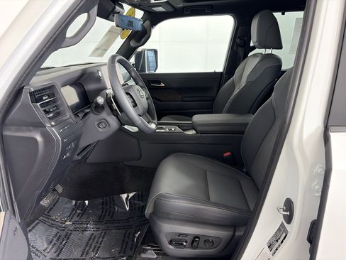 Used 2025 Lexus GX 550 image 6