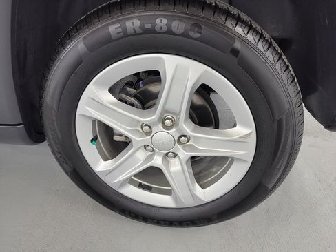 Used 2023 Jeep Compass Sport AWD/4WD image 11