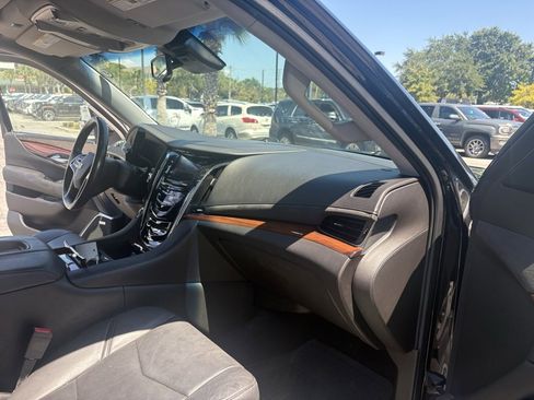 Used 2015 Cadillac Escalade Premium image 25