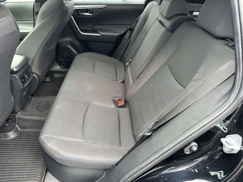 Used 2022 Toyota RAV4 SE w/ Convenience Package image 12