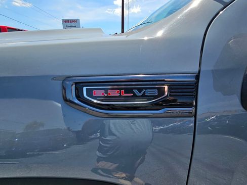 Used 2024 GMC Sierra 1500 AT4 w/ Technology Package AWD/4WD image 11