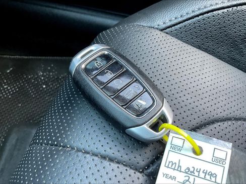 Used 2021 Hyundai Elantra Limited FWD image 15