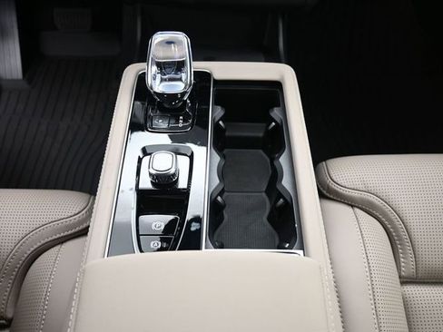 Used 2026 Volvo XC90 B6 Ultra w/ Protection Package Premier image 5