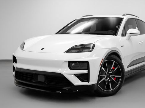New 2025 Porsche Macan Turbo Electric image 7