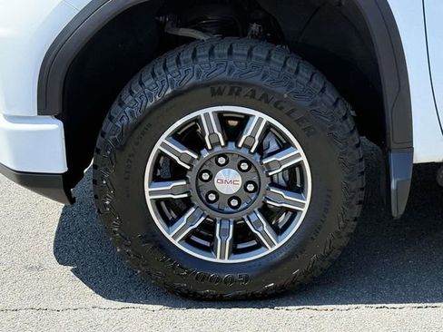 Certified 2024 GMC Sierra 1500 AT4 w/ AT4 Preferred Package AWD/4WD image 7