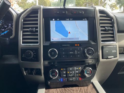 Used 2017 Ford F250 Lariat w/ FX4 Off-Road Package image 19