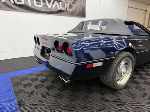 Used 1988 Chevrolet Corvette Convertible RWD image 3